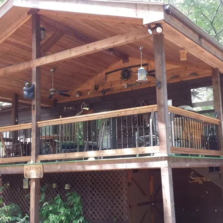 Wild Bills Riverfront Escape - Garden hot tub