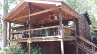 Wild Bills Riverfront Escape - Garden hot tub - Chalets