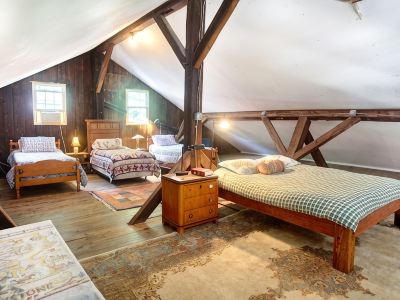 In Town Loft Apartment in 19th C Stone Wireworks Factory (2000+ sq ft)