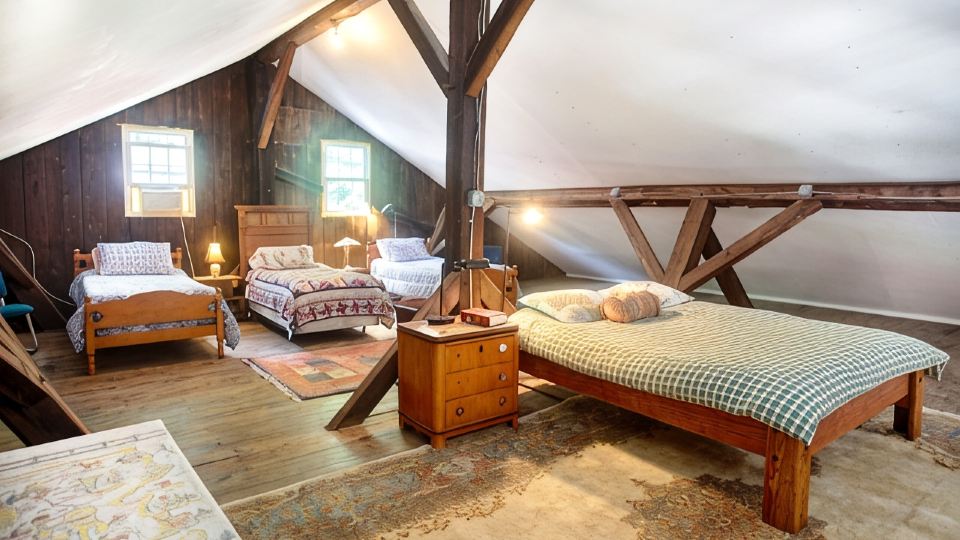 In Town Loft Apartment in 19th C Stone Wireworks Factory (2000+ sq ft)