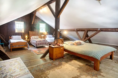 In Town Loft Apartment in 19th C Stone Wireworks Factory (2000+ sq ft) - 4-Star