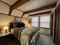 4 min Beech Mtn. Gem: Cabin Retreat near Slopes & Trails Pet friendly - Hytter