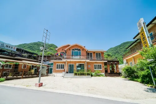 南原吉里桑大霍旅館 - 膳食民宿