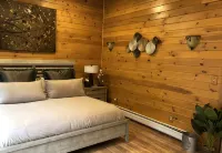 Spectacular Catskill Mountain River Front Custom Log Home - Chalets