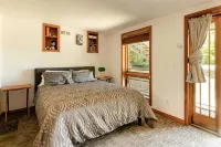 Beautiful Oasis on Lake Washington and Seward Park! Pool and Hottub ⭐️ - Private Pools