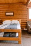 Grey Wolf Cabin #6 at Gallatin Canyon Cabins - シャレー