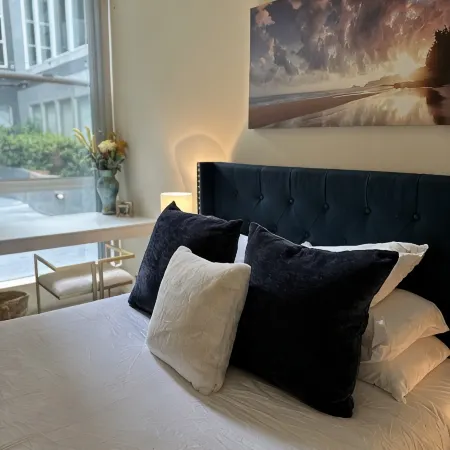 Lush 1 bd Koreatown w/ FREE parking & In-Unit laundry