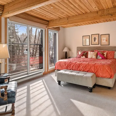 Large, Luxurious Riverfront Townhouse