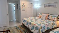 BEACHSIDE COZY GETAWAY! Walk/Bike to Beach,Dining,Bars,Small fenced yard for pet - 3-Star