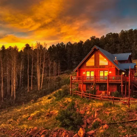 Log Cabin near Historic Cripple Creek, Hot Tub and Spectacular Views!