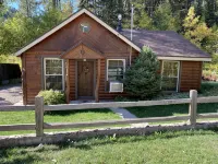 Cozy Cabin located in the heart of the Black Hills, but close to Deadwood & Lead - Chalets