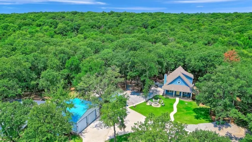 Texoma Cabin w/ Private Game Shed & Beach Trail - Lakehouse Family Retreat - 4-Star