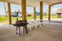 Beachfront Oasis - Lots of Amenities! - 4-Star