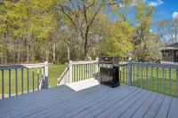 Relaxing & spacious 4BR home, fire pit & private fenced in backyard - ジャグジー