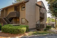 Newly Renovated Lakeview Condo Complex First Floor Oasis! - バルコニー
