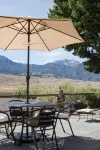 YEAR ROUND, a Cozy Studio for 2, Overlooking the Historic Yellowstone Arch - 4성급