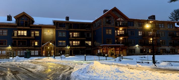 THE PENTHOUSE at Cranmore Mt. Resort, N. Conway, 4-season pool, near Story Land! Ξενοδοχεία στην πόλη Conway
