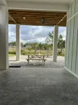 Beautiful home on the river, mins to the Gulf; fire-pit, bar, view - Pools