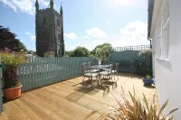 Private decking area & Central location  within 5 min walk of town. - 4-Star