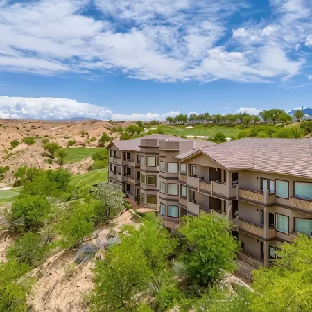 Spacious 2BR Condo with Secondary Suite on Wolf Creek Golf Course – Sleeps 8!