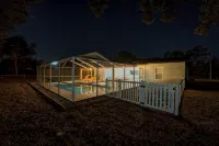 Four Beds, three baths, heated pool, and a Golf Course. What more do you need!! - Wifi