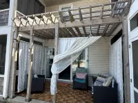 LOCATION! pet friendly! Oceanfront building! Free Parking! Walk everywhere!! - 4 tähden