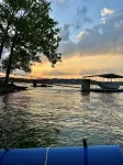 Honey Creek Getaway Waterfront Cottage - Close to town & Boat Ramp! Sleeps 10+ - 3 étoiles