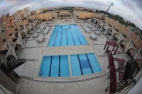 Platinum Hotel - Pools