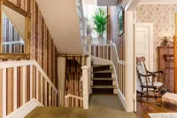 The Coolidge Corner Guest House: A Brookline Bed and Breakfast - Gasthöfe