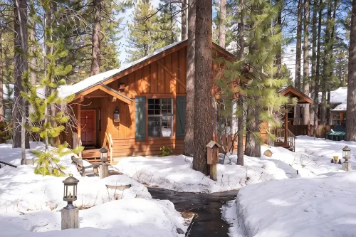 Black Bear Lodge - parking