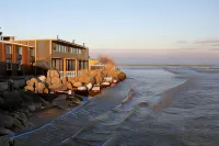 Lighthouse Inn - Two Rivers - 2-Star