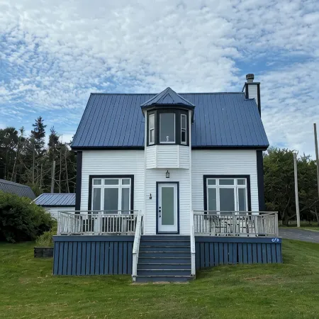 Oceanfront 3-Bedroom Captain's House