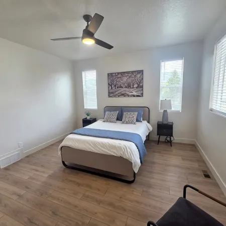 Luxury 5Br Adventure Hub! Pineview, Hiking, Golfing, Biking. Sleeps 12. 4.5 Bath