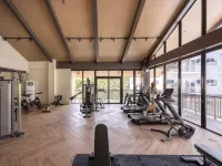 Jolenia by J&J | Studio near airport w/ pool & gym - parking