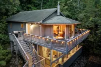 Mid-Century Modern • Game Room • Hot Tub - Alppimaja