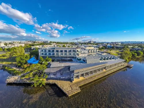 Best Western Plus North Lakes Hotel - Motels