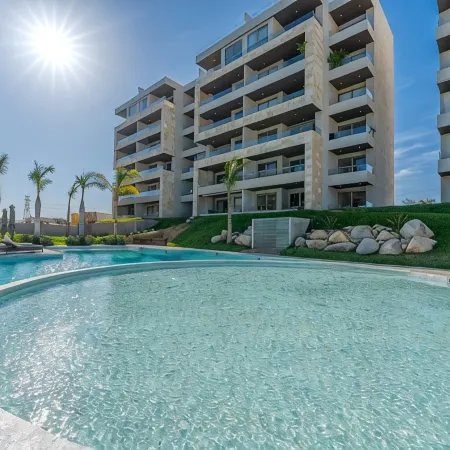 New Modern 1BR studio with gym, pool @ Vista Vela