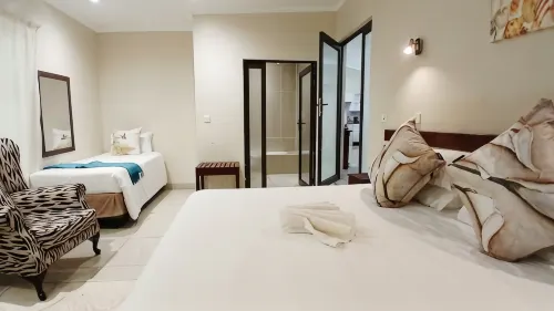 7 Roomed Boutique Safari Lodge-Chobe Sunset Chalets - 3つ星