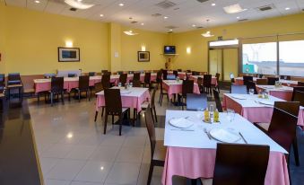 Hotel Castillo El Burgo - Housity