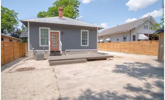 Comfy and Incredible Fenced 2Br 2 BA Near Downtown