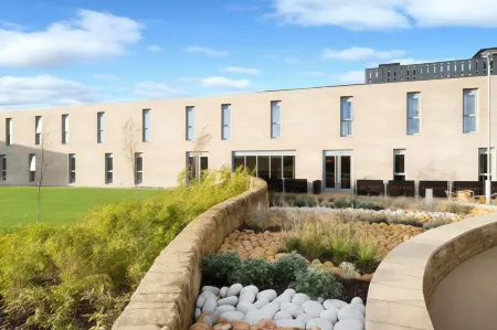 Ramada by Wyndham Leeds East Отели в г. Гарфорт