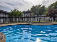 Sprucewood Inn - Pools