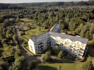 Hôtel Résidence Les Ducs de Chevreuse: Hébergement, Bureau, repas et Petit déj