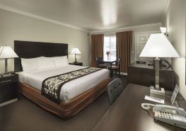 Thunderbird Lodge