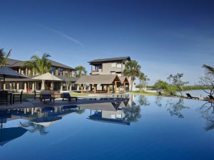 Amaranthe Bay Resort & Spa