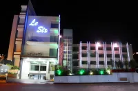 Le Six Hotel and Resort
