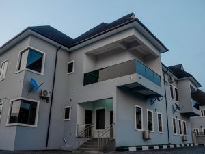 Stunning 3-Bed House in Sapele