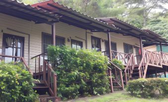 Tropical Garden Bungalow