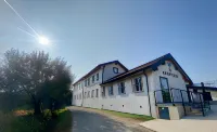 Cascina Mora Bassa Hotels near Albuzzano