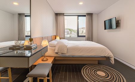 Albescent Poolvilla - Housity
